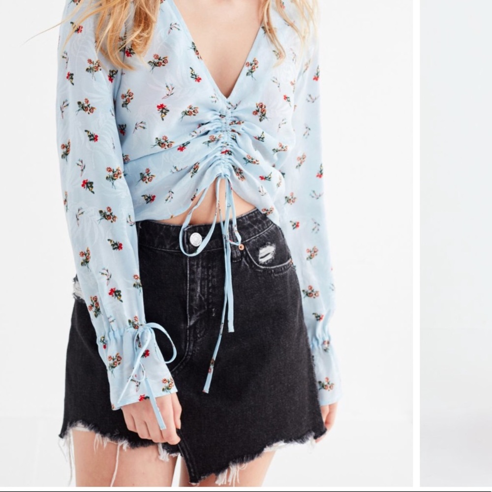 UO deep V cinched floral top M
